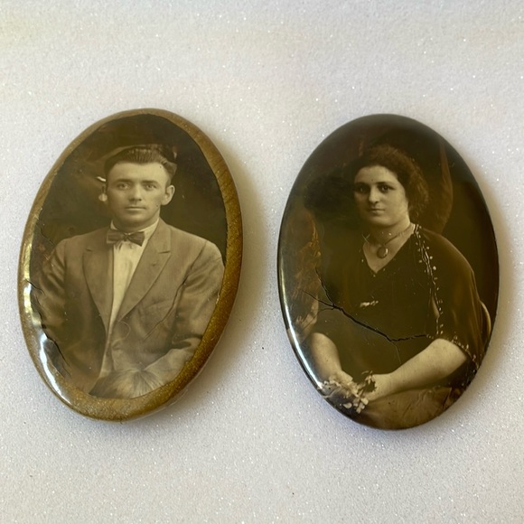 Antique set of 2 celluloid pocket mirror & portrait photo men & women - Picture 1 of 9